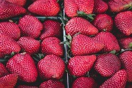 strawberries-1326148__180