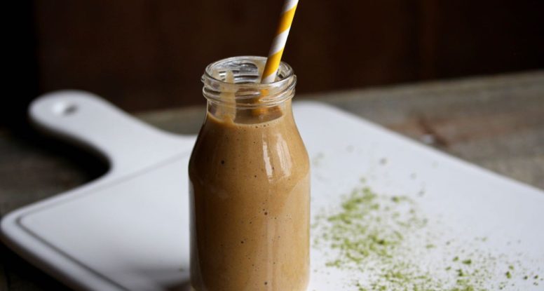 Need a new smoothie recipe? Give this vegan Vanilla Matcha Carrot Smoothie a Try! @cookinRD | sarahaasrdn.com