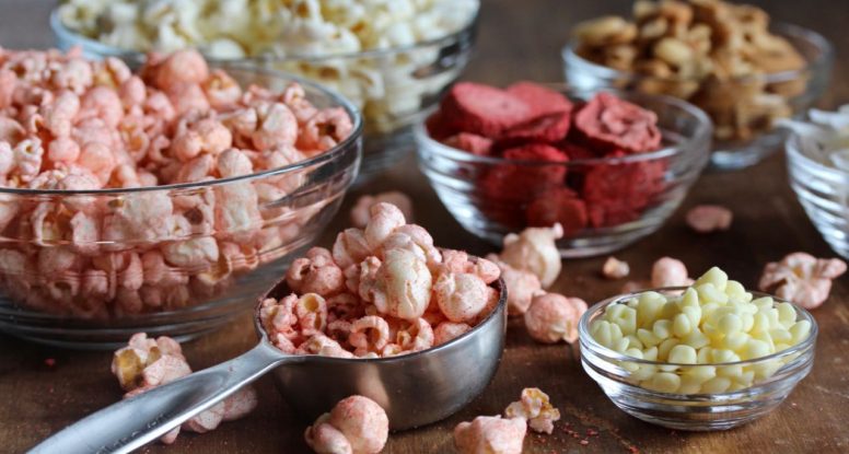 Why not jazz up your popcorn with a little color and flavor? And why not do it the natural way? Try this simple recipe for 2 Ingredient Strawberry Popcorn! @cookinRD | sarahaasrdn.com