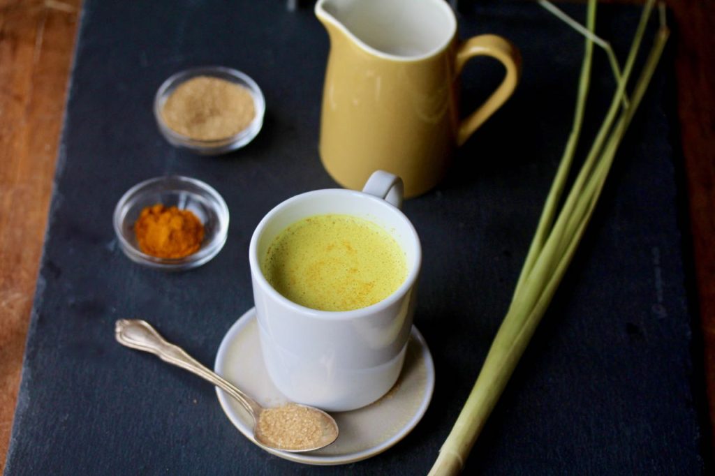 Put a refreshing twist on your turmeric latte by adding a little lemongrass! Interested? I thought so, try this simple Lemongrass Turmeric Latte recipe! @cookinRD | sarahaasrdn.com