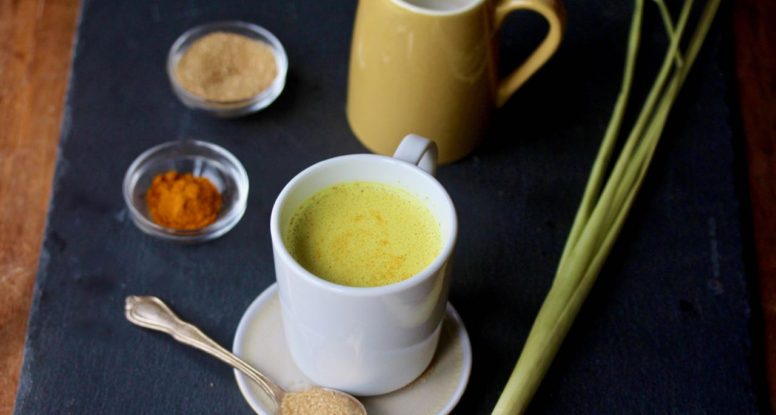 Put a refreshing twist on your turmeric latte by adding a little lemongrass! Interested? I thought so, try this simple Lemongrass Turmeric Latte recipe! @cookinRD | sarahaasrdn.com