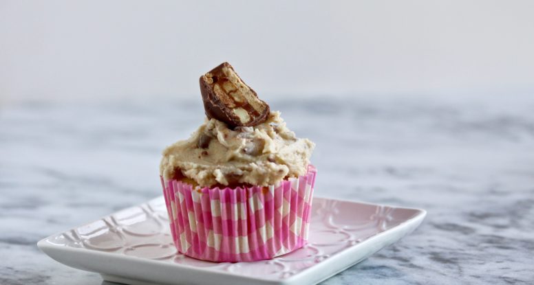 Because every good cupcake deserves icing made with candy bars! Candy Bar Cupcakes! @cookinRD | sarahaasrdn.com