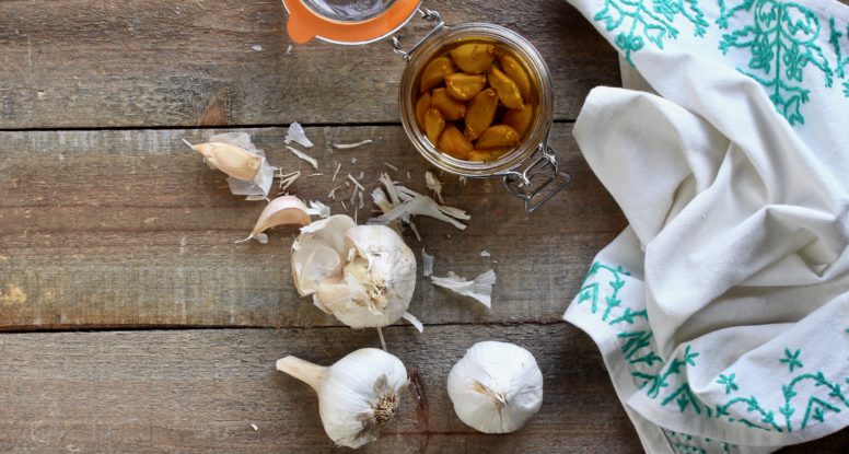 Think confit is something you can only get at restaurants? No way! Learn how to make this super easy, addictive Garlic Confit! @cookinRD | sarahaasrdn.com