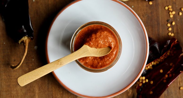 Every smart cook knows a great sauce makes a great meal! Learn how to make this simple Mojo Rojo sauce for weeknight dinner success! @cookinRD | sarahaasrdn.com
