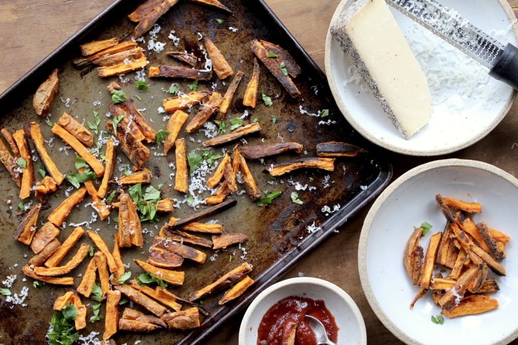 Every night should be Sriracha Sweet Potato Fries Night! These fries are perfectly sweet and slightly spicy; the perfect side to almost any meal! @cookinRD | sarahaasrdn.com