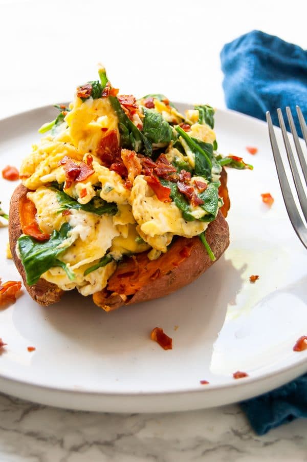 Breakfast-Stuffed-Sweet-Potato-in-5-Minutes-600×902