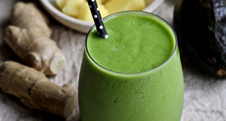 Ginger Pineapple Green Smoothie | sarahaasrdn.com