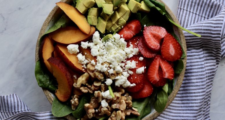 Strawberry Peach Spinach Salad | sarahaasrdn.com