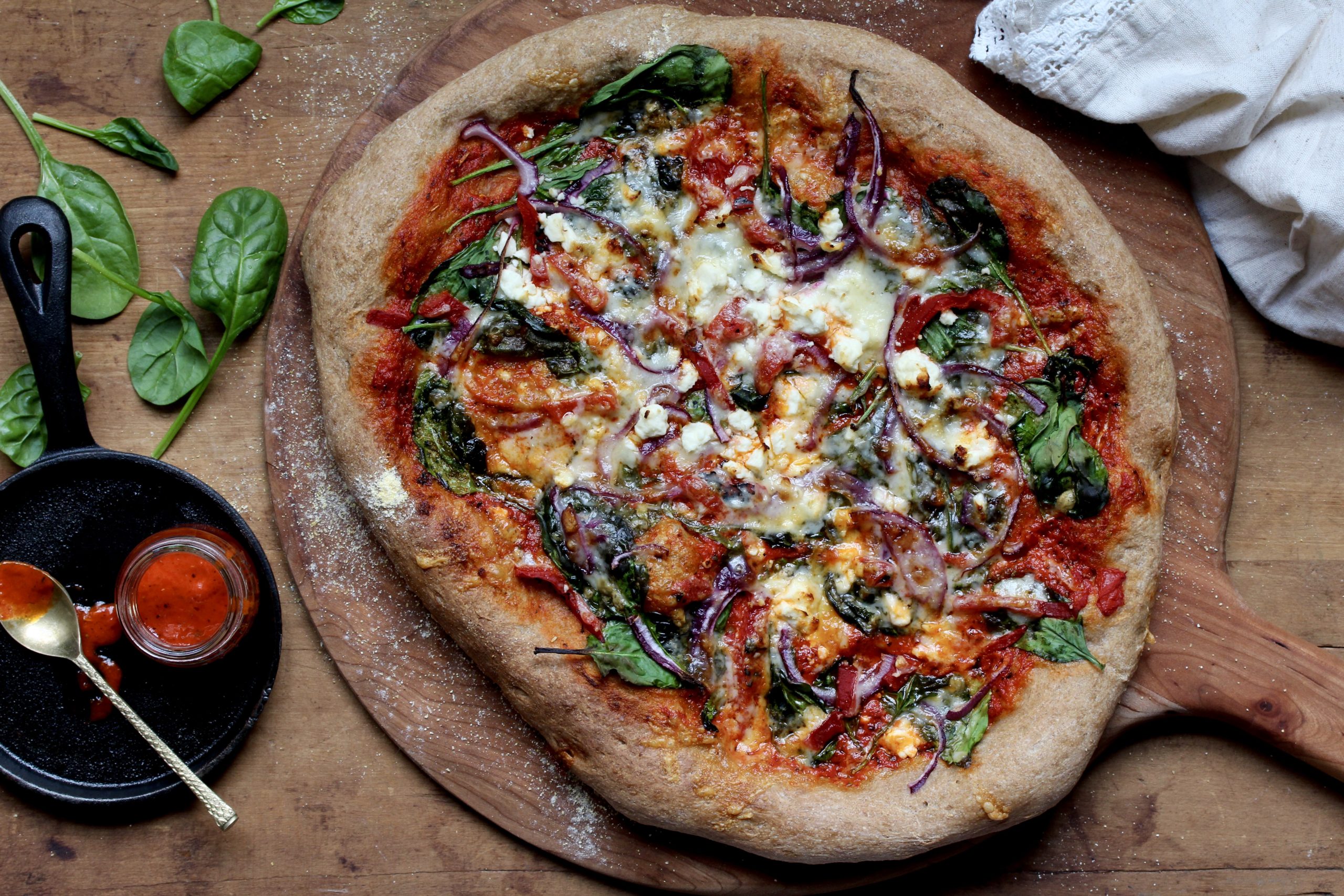 Roasted Red Pepper Pizza | sarahaasrdn.com