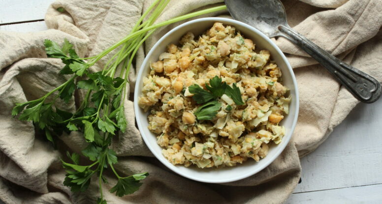 Chickpea Artichoke Salad | sarahaasrdn.com