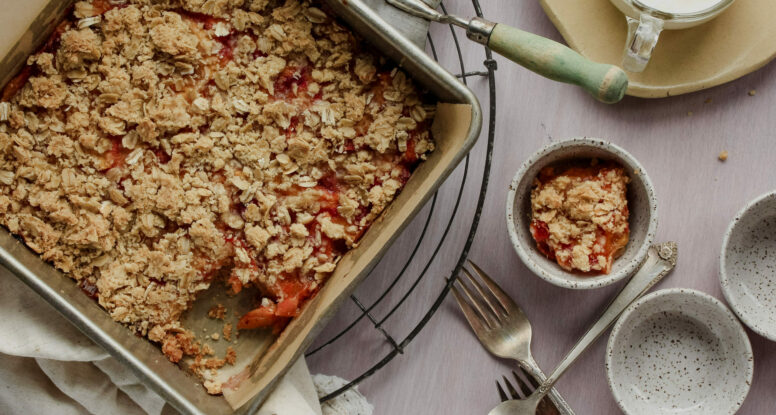 Peach Crumb Bars | sarahaasrdn.com