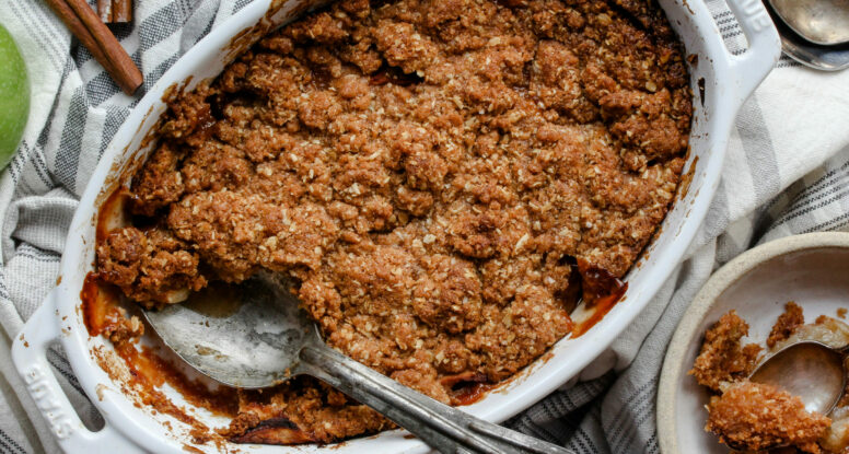 Spiced Apple Crumble | sarahaasrdn.com